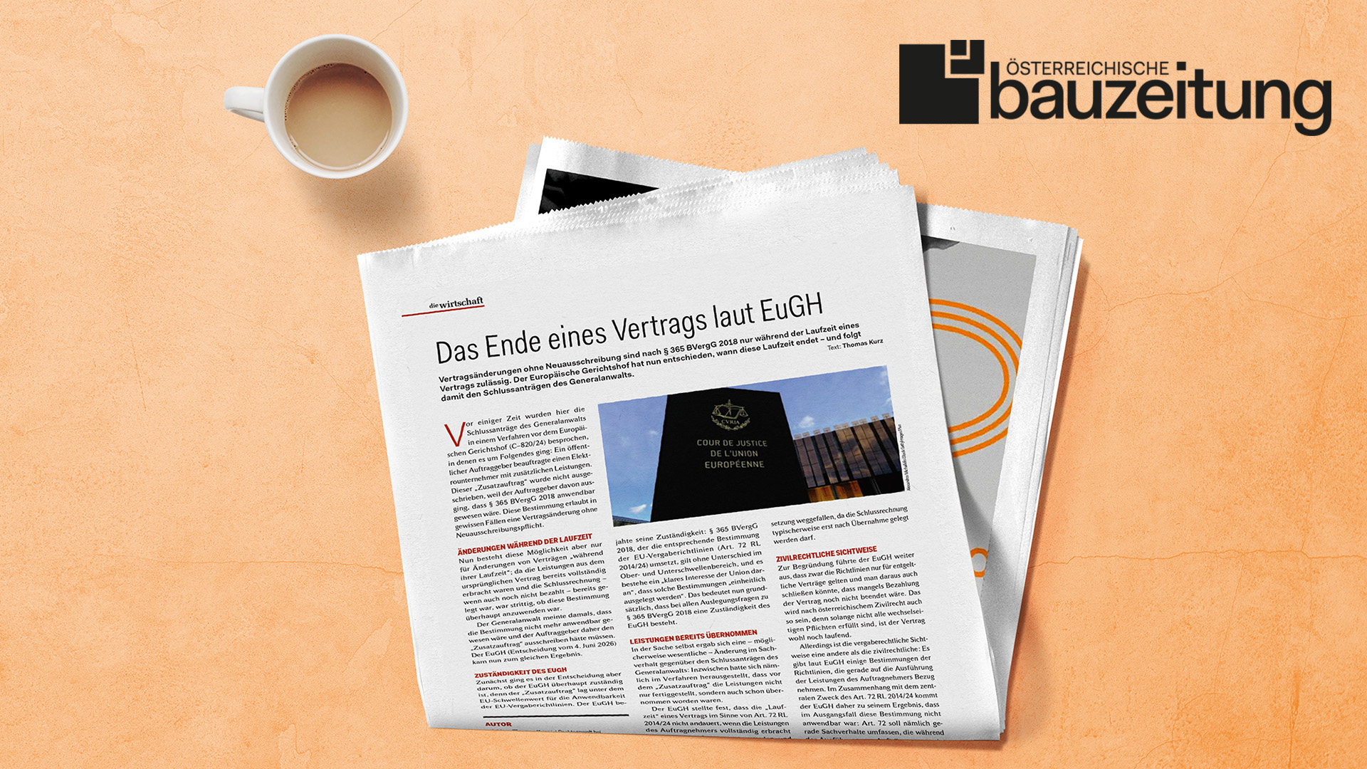Zeitung auf orangenem Grund mit dem Österreichische Bauzeitung-Logo oben rechts in der Ecke mit Kaffeetasse.
