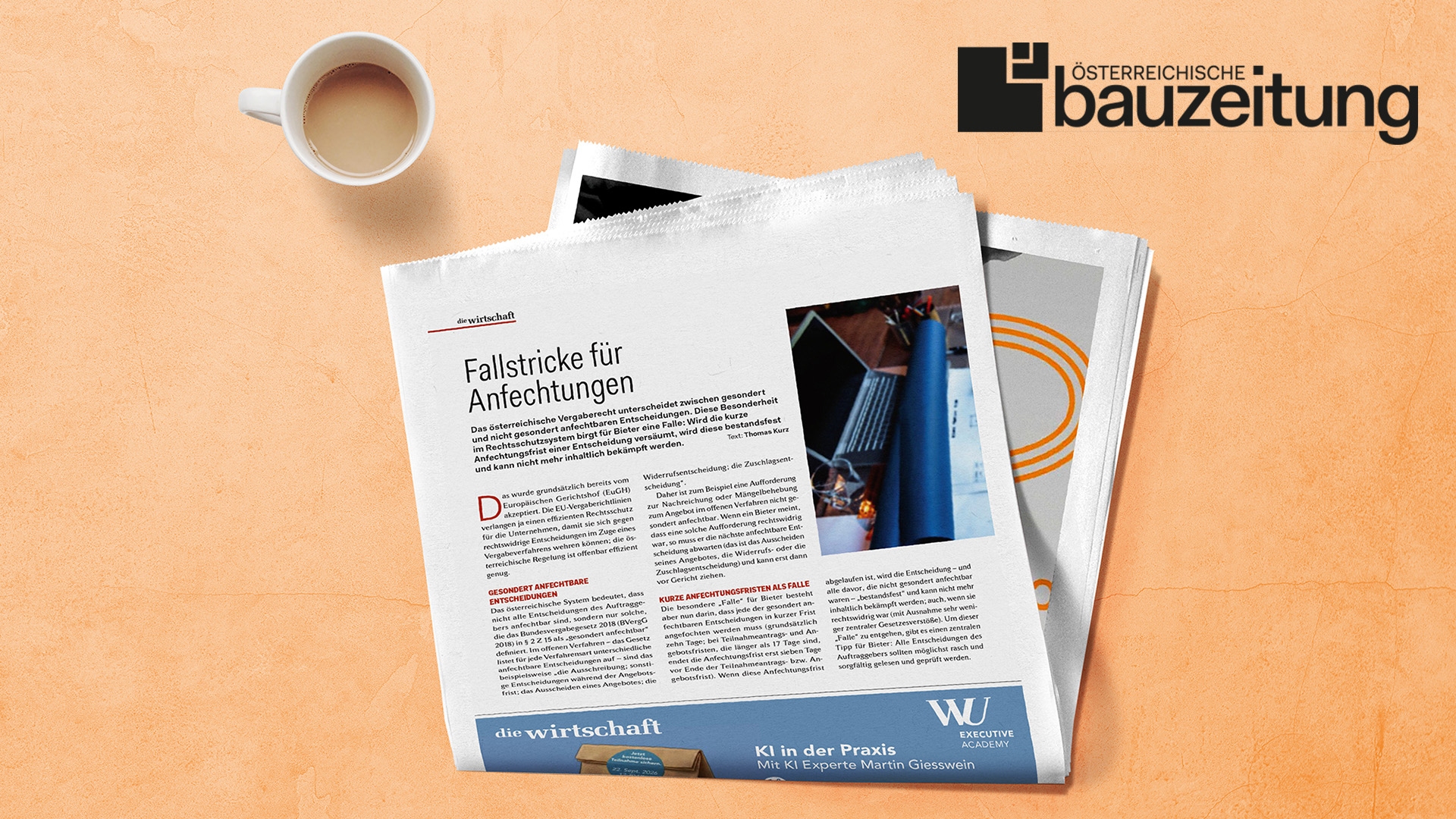 Eine Zeitung auf orangenem Grund mit einer Kaffeetasse und einem Logo.